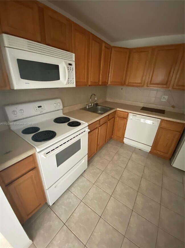 Building Photo - 1410 S Ocean Dr