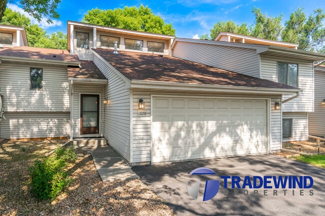 Building Photo - 1329 Sunview Dr