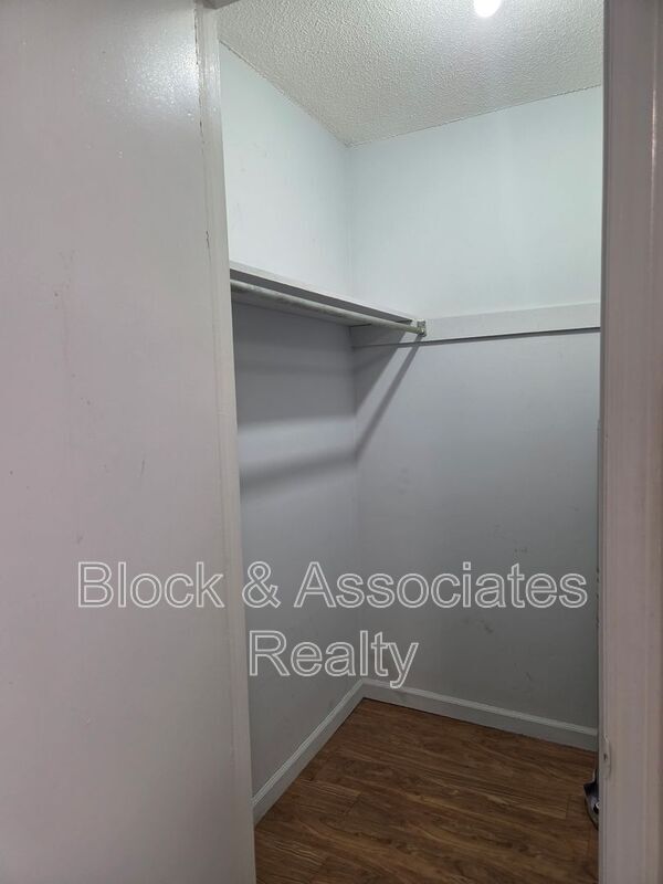 Foto del edificio - 306 Reece Ave