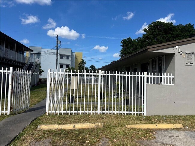 Foto del edificio - 5100 NW 23rd Ave