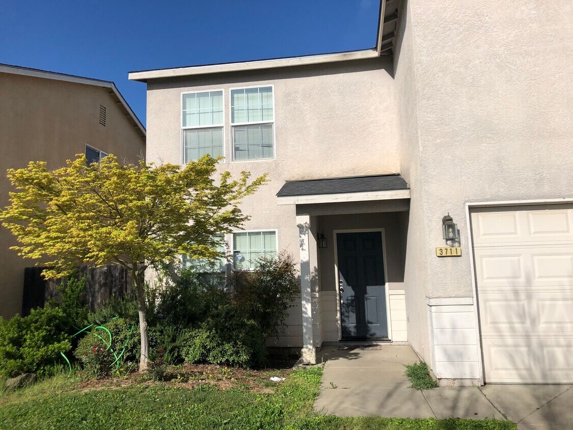Foto principal - 3 bedroom 2 bath home for rent