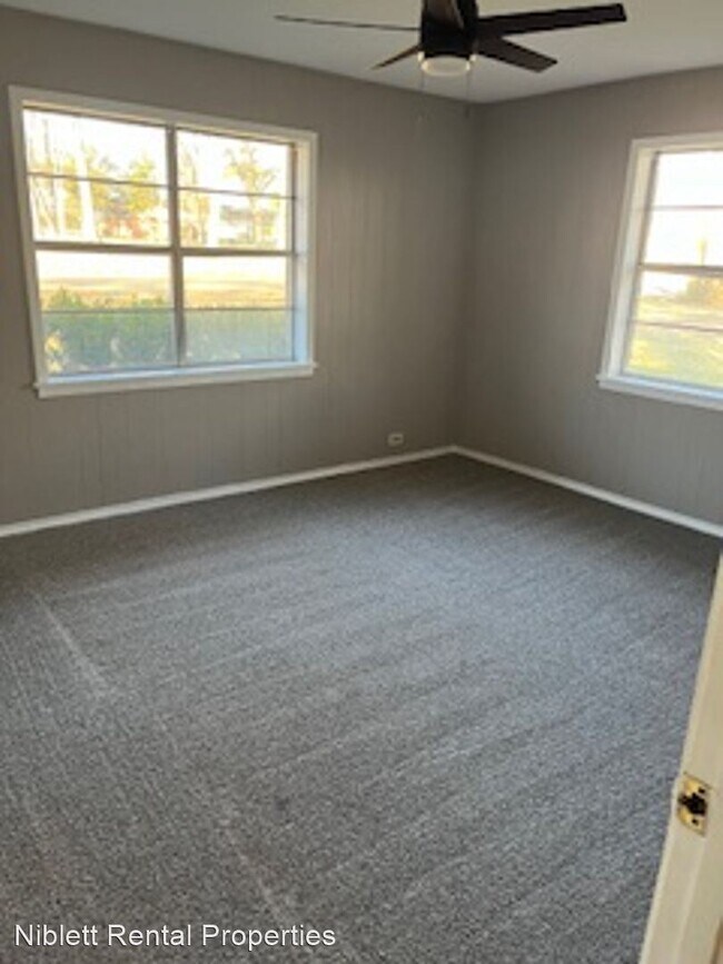 Foto del edificio - 3 br, 1.5 bath House - 1306 E. 1st
