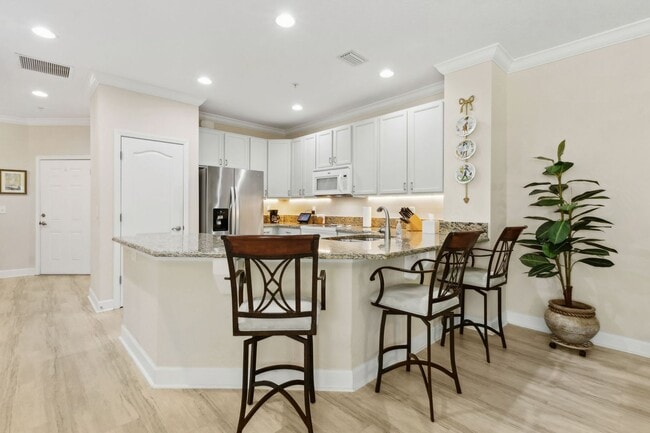 Foto del edificio - Fully Renovated 3BR/2.5BA Condo with Garag...