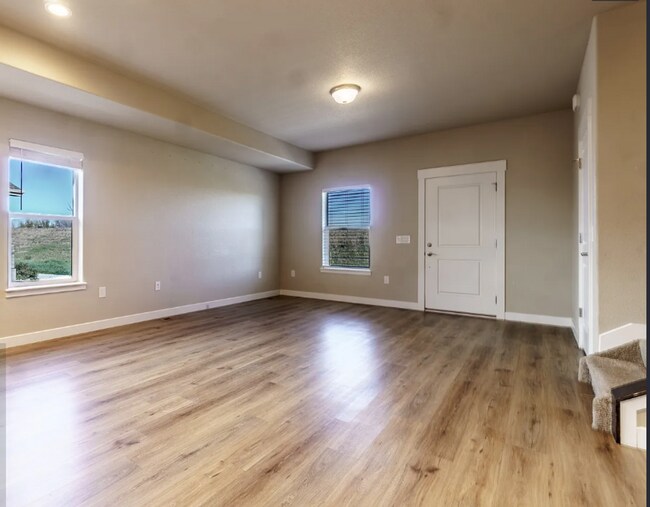 Building Photo - Like New townhome on Rubicon for rent!