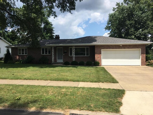 Building Photo - 669 Skylark Ave
