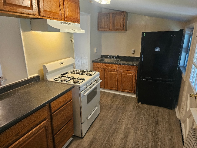 Photo - 305 Buttonwood St (Norristown, PA) Townhome
