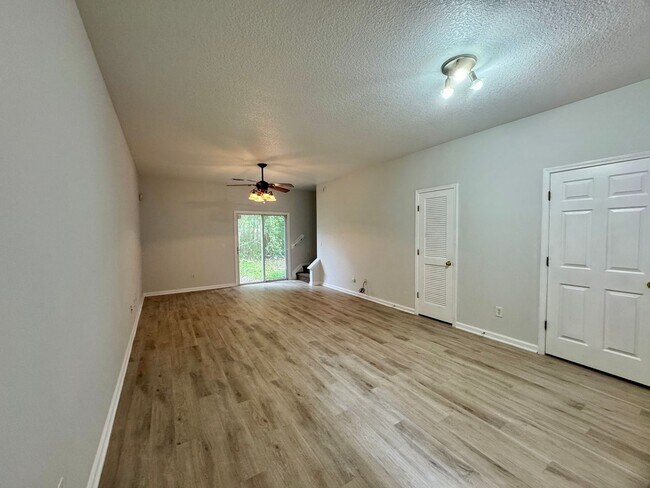Building Photo - Adorable 2 Bedroom, 2.5 Bath Home in Timot...