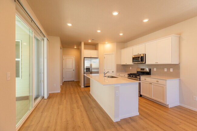 Building Photo - 24465 E Feather Ct