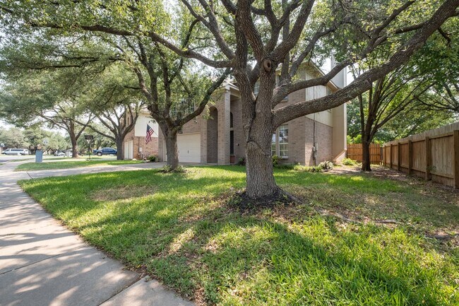 Foto del edificio - Stunning 4 Bedroom, 2.5 Bath Home in Block House Creek