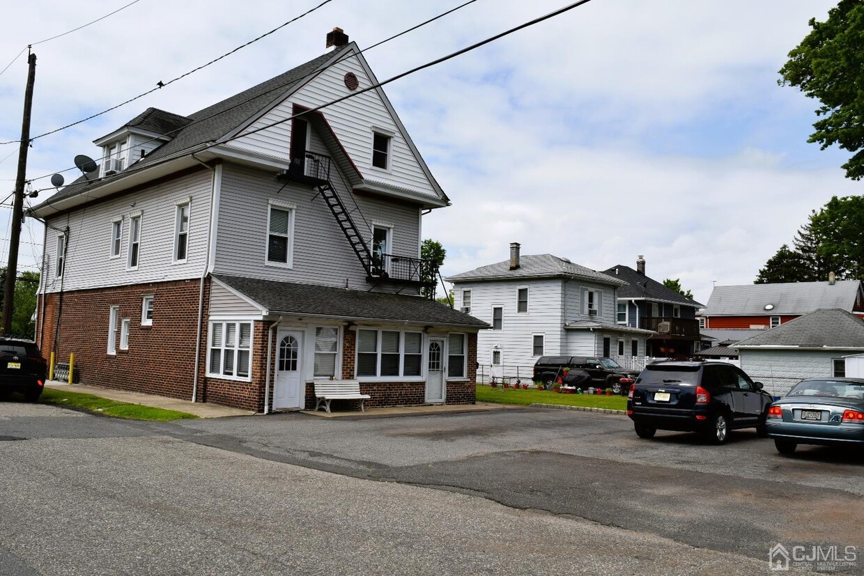Building Photo - 73 Woodbridge Ave