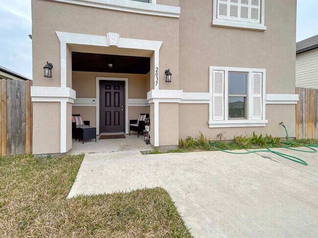 Building Photo - 2037 Port Louisiana Dr
