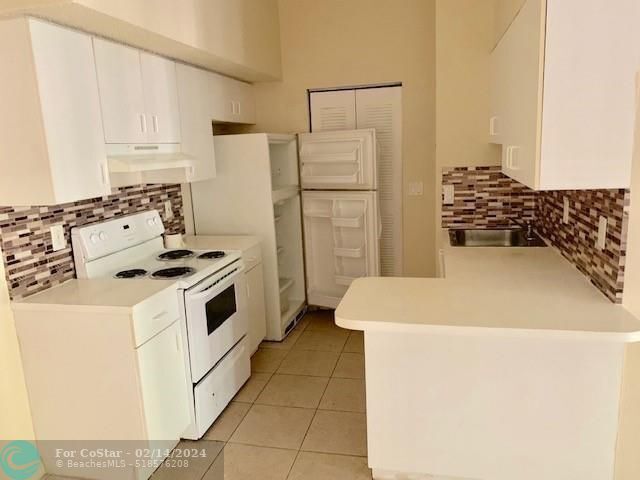 Building Photo - 3211 Sabal Palm Manor