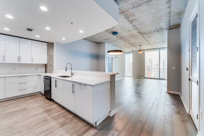 Building Photo - 360 Nueces St