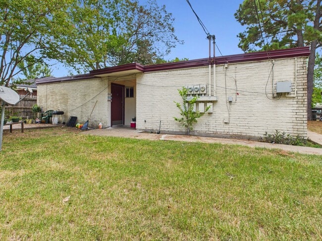 Photo - 308 Ehlinger Dr House