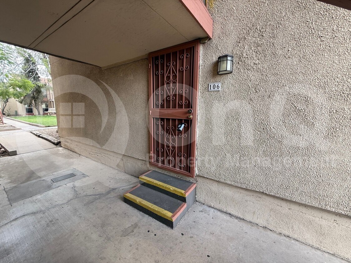 Primary Photo - 1600 N Wilmot Rd