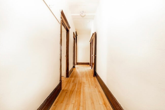Building Photo - Casa Loma