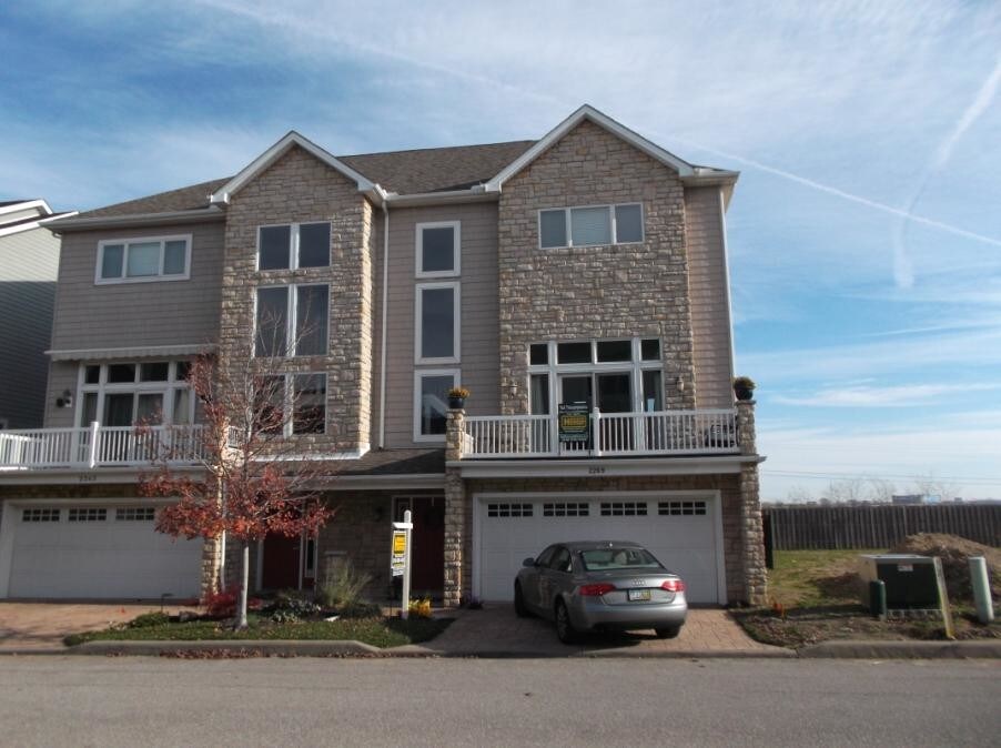 2269 City View Dr Unit Main, Cleveland, OH 44113 Condo for Rent in