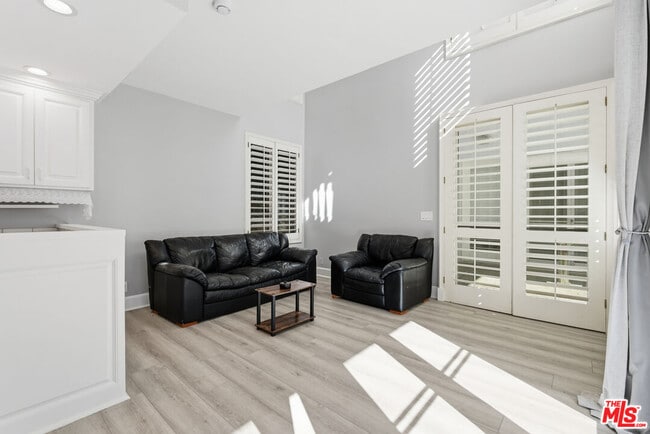 Building Photo - 703 Trenton Dr