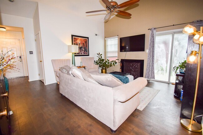 Foto del edificio - 712 Eagle Point Ct