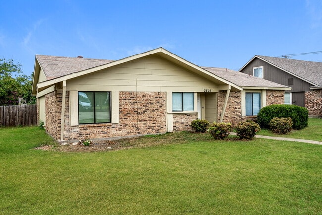 Foto del edificio - 2505 Crown Cir