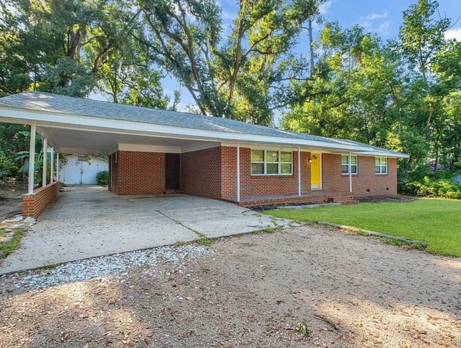 Building Photo - 123 Columbia Dr