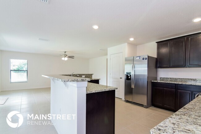 Foto del edificio - 8512 Silverbell Loop