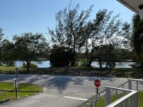 Building Photo - 2840 Lake Osborne Dr