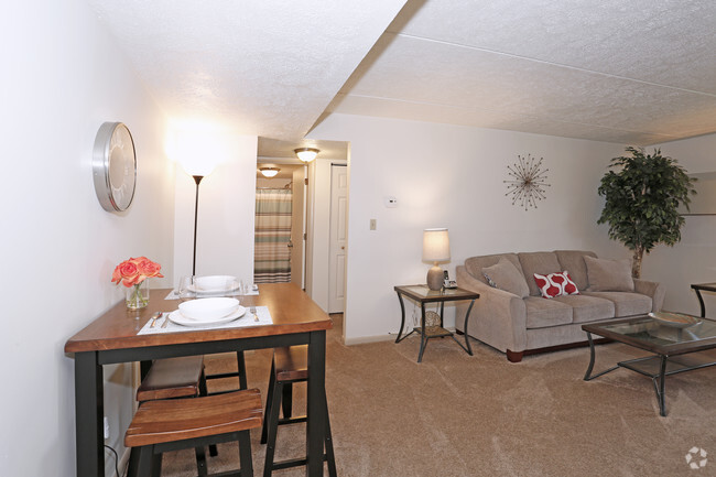 1BR - Dining Area - North Pointe Commons