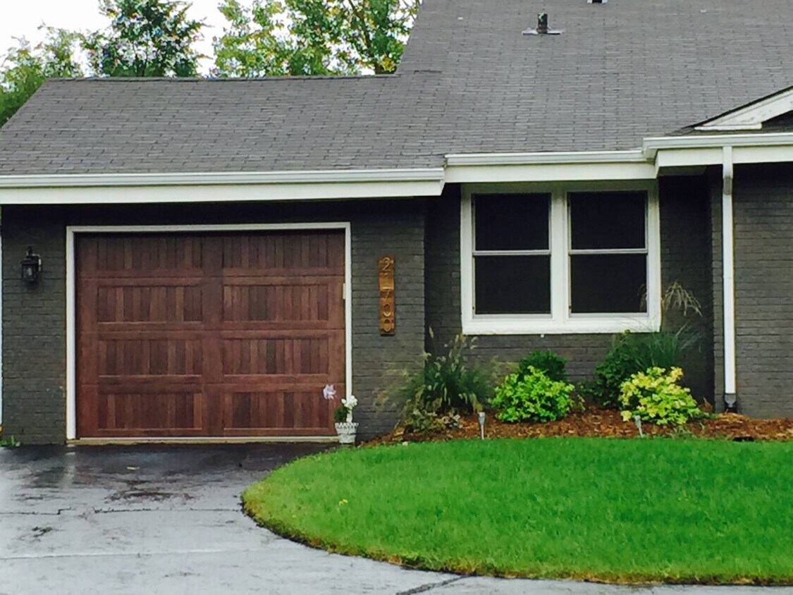 21700 Mary Lynn Dr, Brookfield, WI 53045 Townhome Rentals in Brookfield WI