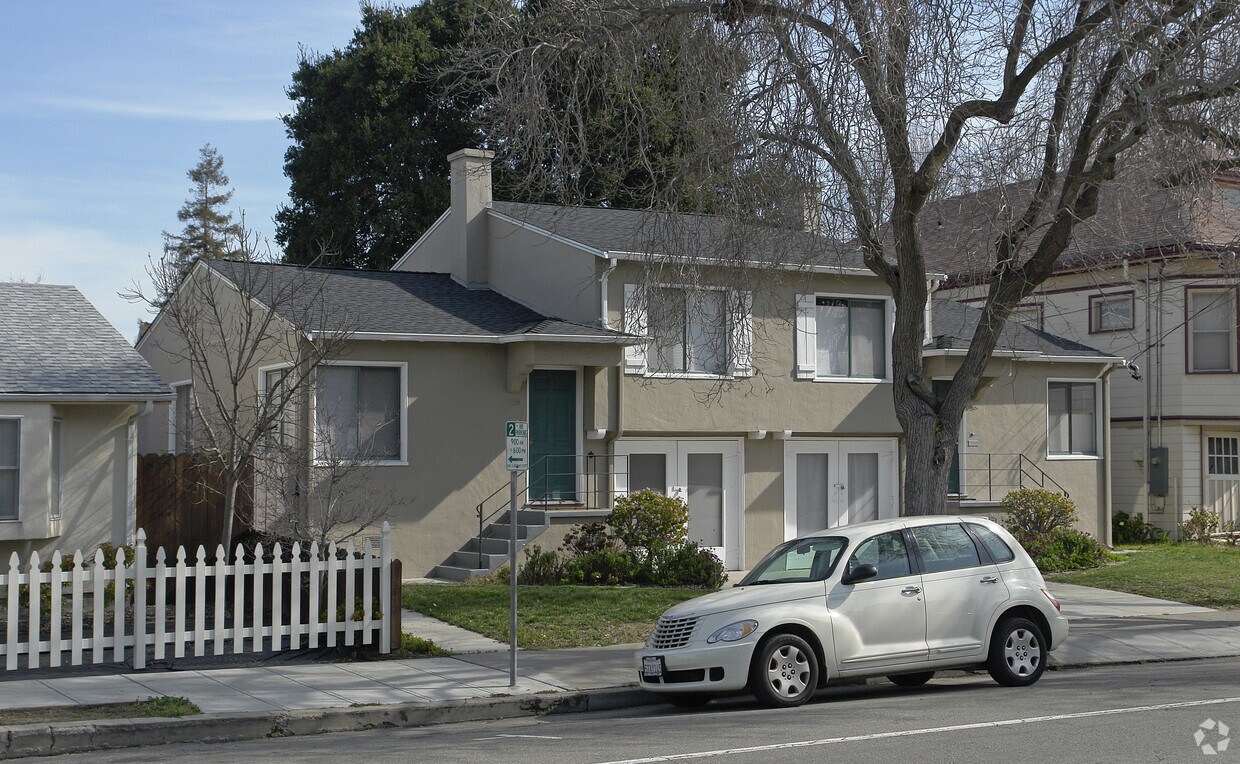 Building Photo - 2813-2815 Encinal Ave