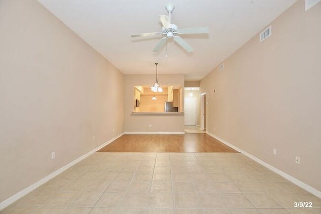 Foto del edificio - Premier 2/2 Spacious Condo with a Screened...