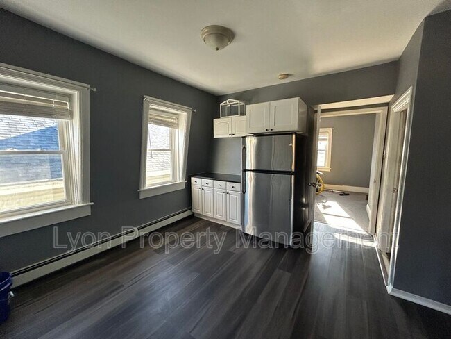 Building Photo - 67 Wendell St