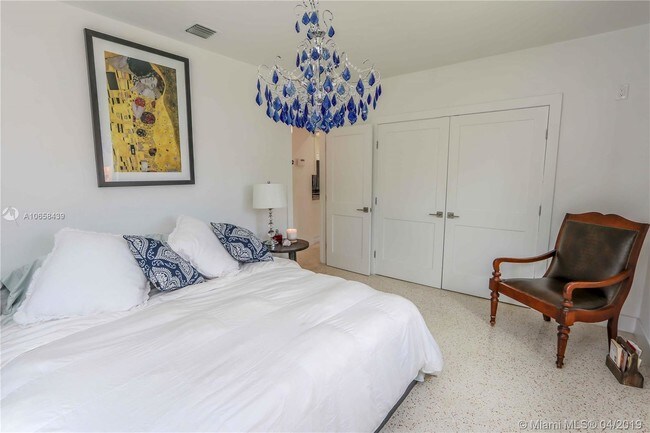 Foto del edificio - 1140 NE 155th St