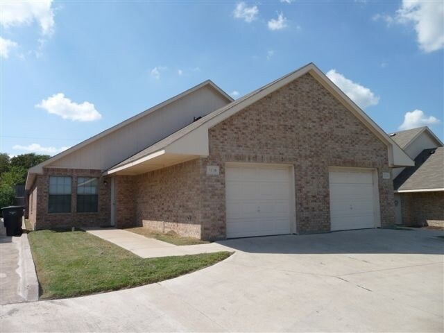 Foto del edificio - 3124-3126 Cherry Ln