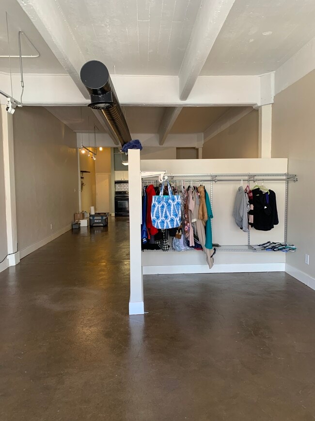 Building Photo - 408 S Front St