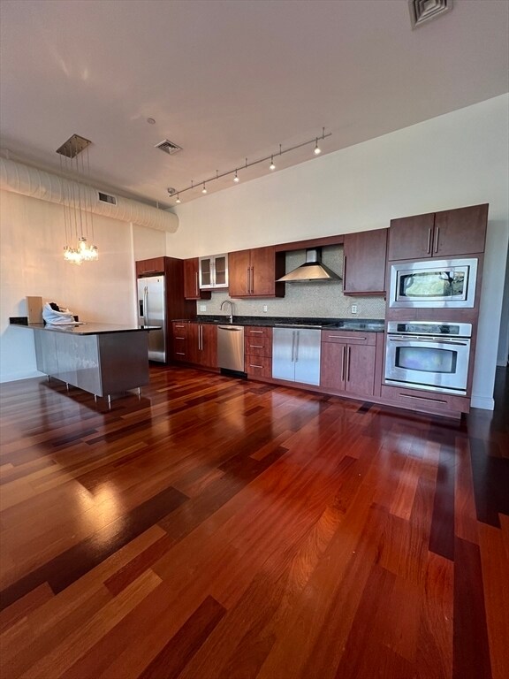 Primary Photo - 10 Ocean Ave