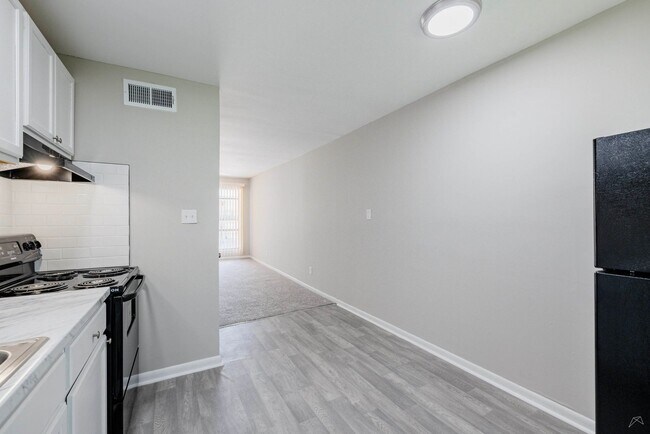 Foto del edificio - Elite Plus 2 Bedroom Apartments in Atlanta, GA | Fully Renovated 750 Sq Ft Floor Plan at Monteleo...