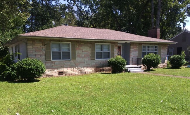 Building Photo - 4-Bedroom with 2-car Garage