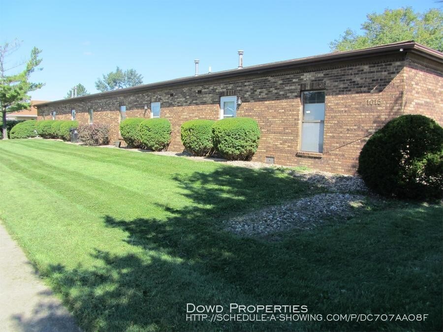 1015 Laesch Ave Unit 3, Normal, IL 61761 Apartment for Rent in Normal
