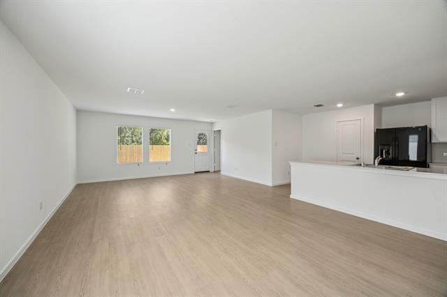 Foto del edificio - 716 Holleman Dr