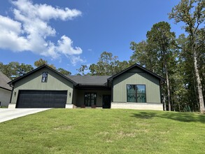 Building Photo - 210 Diamondhead Dr