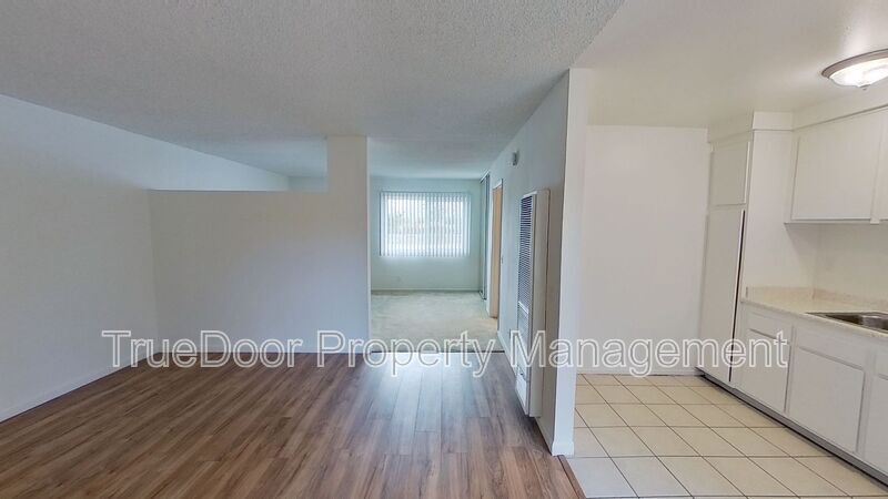 Primary Photo - 579 N Tustin Ave