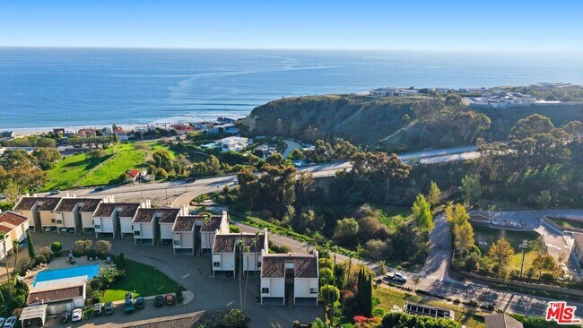 Foto del edificio - 23926 De Ville Way