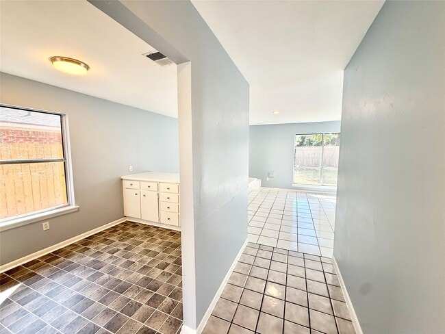 Building Photo - 5359 Friar Tuck Dr