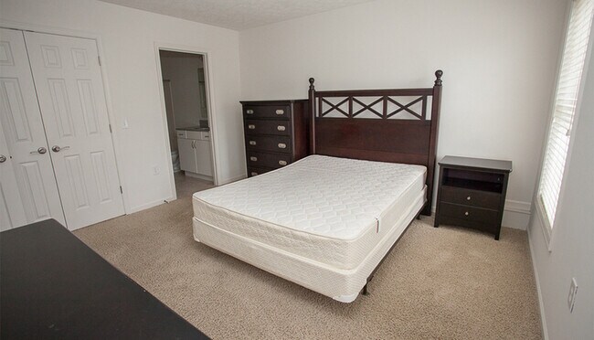 Foto del edificio - 2111 Purple and Gold Way