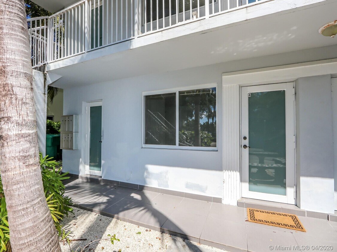 Foto principal - 61 Edgewater Dr