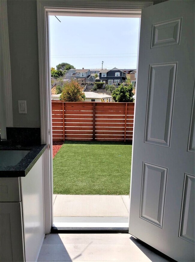 Foto del edificio - BERKELEY DRIVE DUPLEX