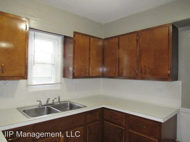 Building Photo - 10411 McCracken Blvd