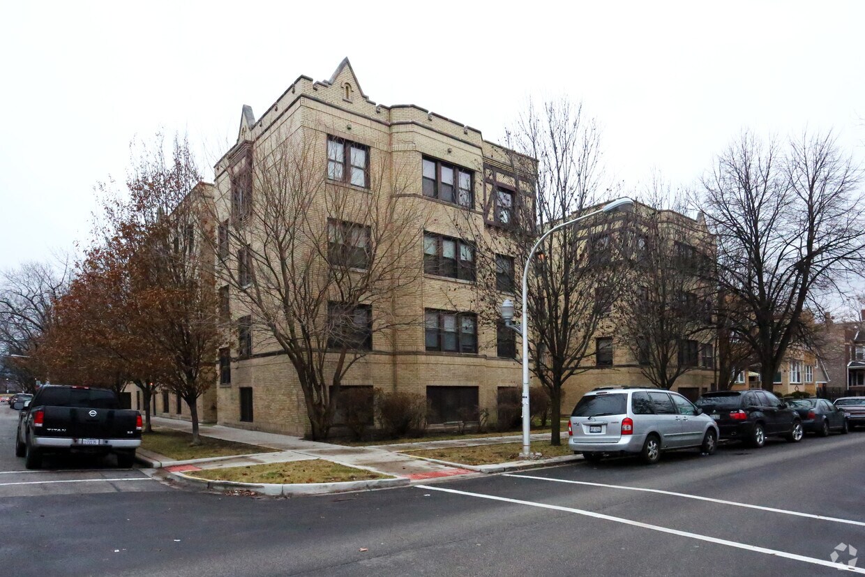Primary Photo - 4049 N Francisco Ave
