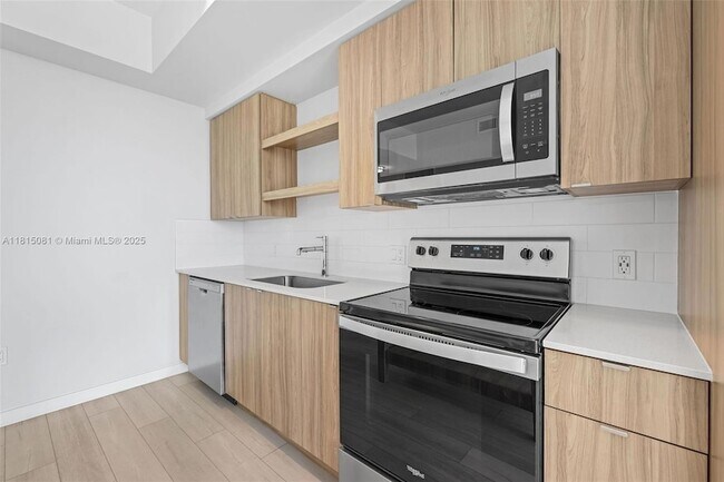 Building Photo - 555 NE 8th St